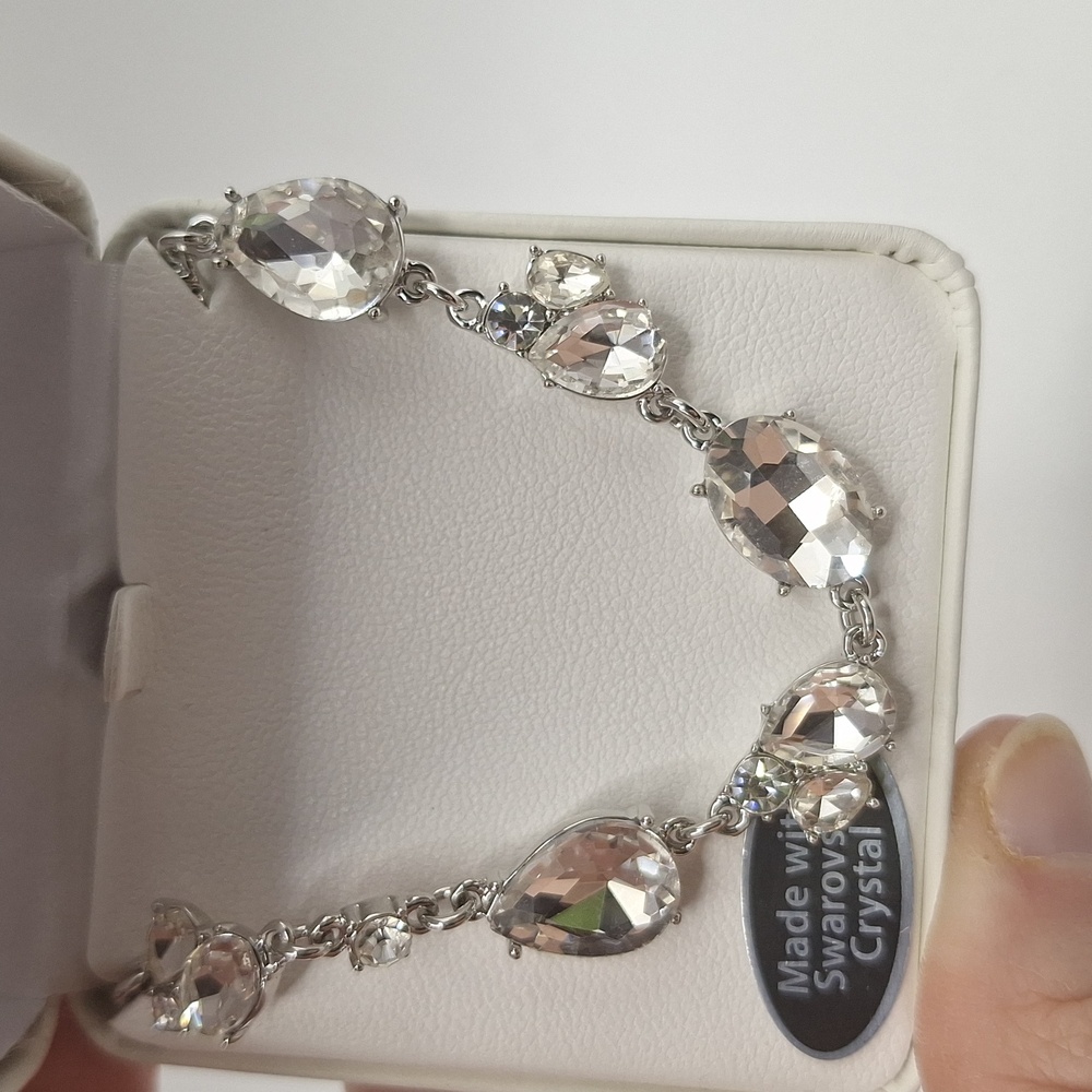 Boxed Swarovski Crystal Statement Necklace – Silver Tone - Picture 8 of 8
